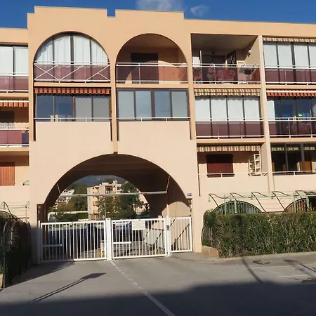 T2 Renove Climatise Avec Jardinet A 400m Des Plages - Fr-1-610-97 Lägenhet Bormes-les-Mimosas
